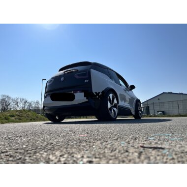 Kotflügelverbreiterung universal 55 mm breit inkl. TÜV® von TREKFINDER | Modellreihe: Freiburg | aus Gummi 600 cm (2 Stück a 300 cm)