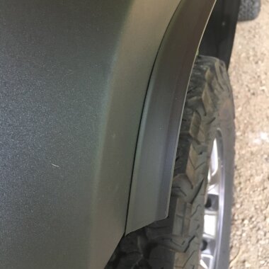 Kotflügelverbreiterung universal 28 mm breit von TREKFINDER | Modellreihe: Heidelberg | aus Gummi Muster (1 Stück 15 cm)