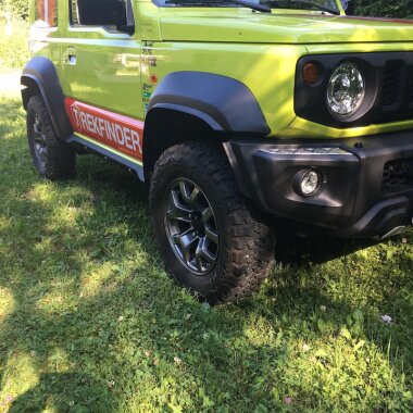 Kotflügelverbreiterung universal 28 mm breit von TREKFINDER | Modellreihe: Heidelberg | aus Gummi Muster (1 Stück 15 cm)