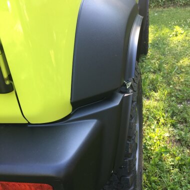 Kotflügelverbreiterung universal 28 mm breit von TREKFINDER | Modellreihe: Heidelberg | aus Gummi Muster (1 Stück 15 cm)